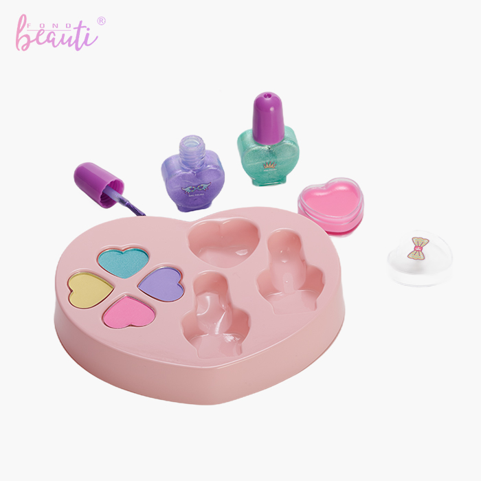 Love plastic box - Cosmetics set